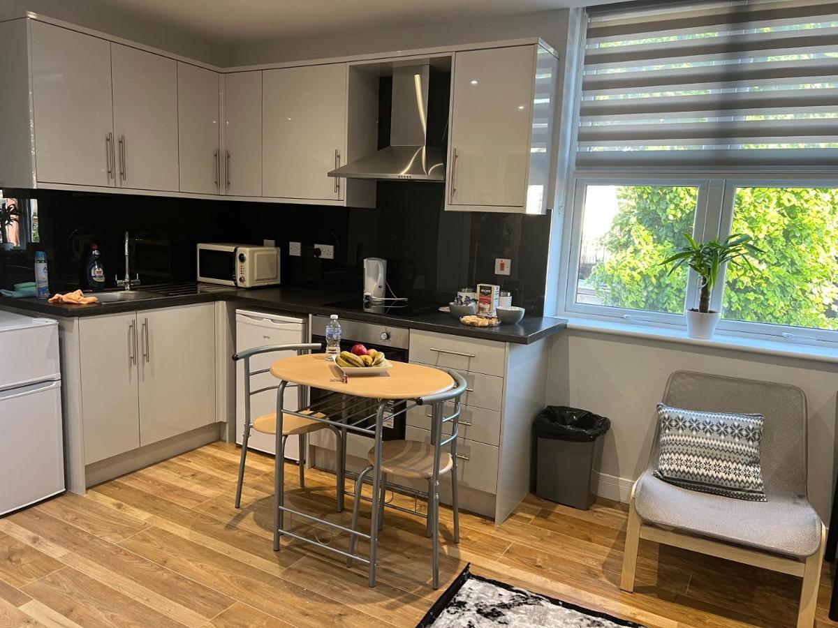 Mj Serviced Apartment Up To 6 Guest - Luxurious Living In West London Next To Tube Station & Central London Hanwell 외부 사진